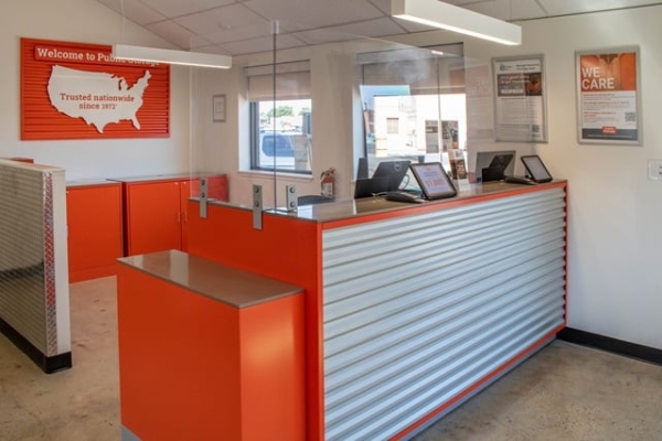 Facility photo: //images.sparefoot.com/medium/223181687e3d74bdeb9.jpg