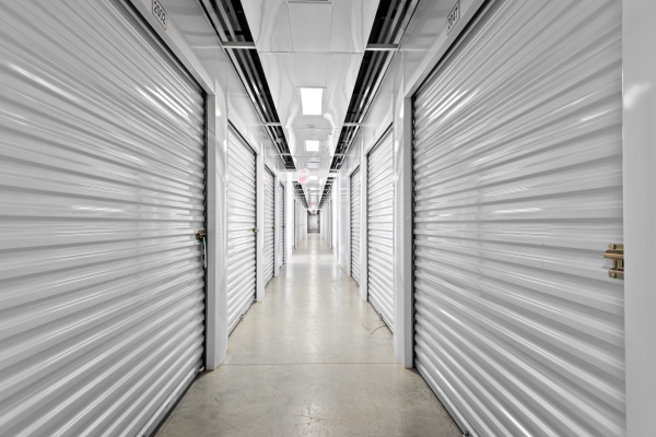 Facility photo: //images.sparefoot.com/medium/22324368a4d88c96715.jpg