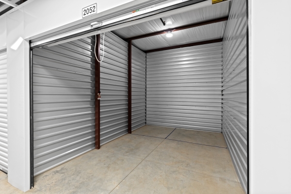 Facility photo: //images.sparefoot.com/medium/22324368a4d89eb738a.jpg