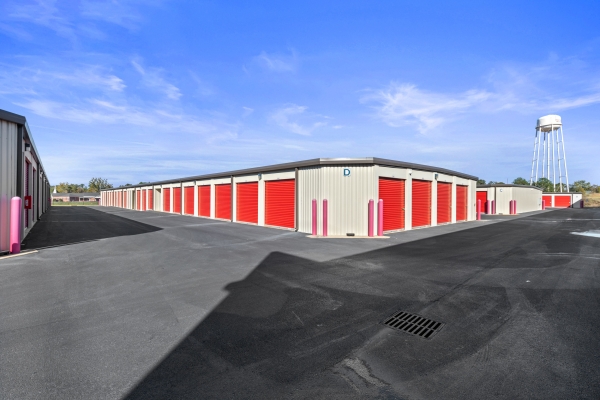 Facility photo: //images.sparefoot.com/medium/22324368a4d8e3781e1.jpg
