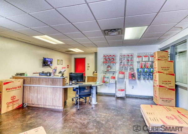 Storage Units at CubeSmart Self Storage - LA Shreveport E 70th Street - 900 East 70th Street