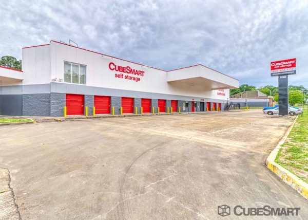 Storage Units at CubeSmart Self Storage - LA Shreveport E 70th Street - 900 East 70th Street