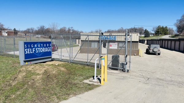 Facility photo: //images.sparefoot.com/medium/2232606536ef38b0d0e.jpeg