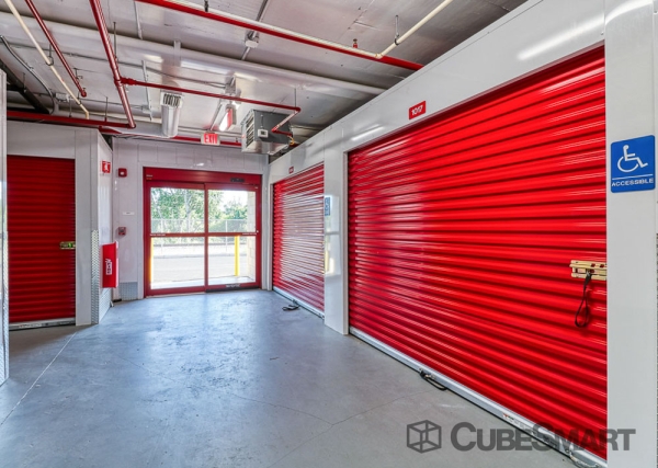 Facility photo: //images.sparefoot.com/medium/2233336a19575d078bf.jpg