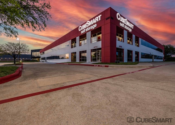 Facility photo: //images.sparefoot.com/medium/223334686f93163d5d8.jpg