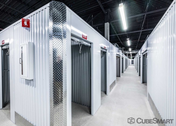 Facility photo: //images.sparefoot.com/medium/223334686f931dd72f1.jpg