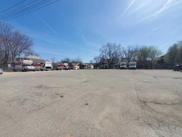 Facility photo: //images.sparefoot.com/medium/2233626887d21e2bcd1.jpg