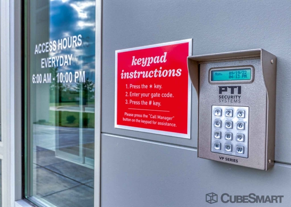 Facility photo: //images.sparefoot.com/medium/22337868834aed8ef19.jpg
