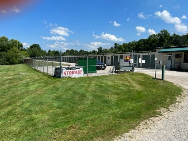 Facility photo: //images.sparefoot.com/medium/223394670d5690664b6.jpg