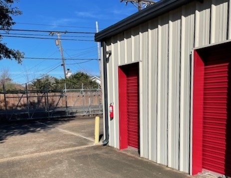 Facility photo: //images.sparefoot.com/medium/22342268960a6edb7d8.jpg