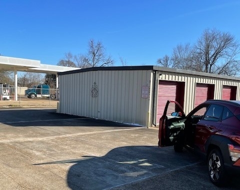Facility photo: //images.sparefoot.com/medium/22342268960aa2132c8.jpg
