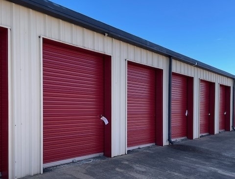 Facility photo: //images.sparefoot.com/medium/223422695e5b800a807.jpg