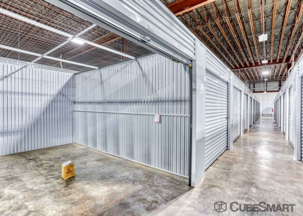Facility photo: //images.sparefoot.com/medium/223454688350464b8fd.jpg