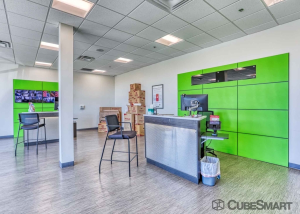 Facility photo: //images.sparefoot.com/medium/22345468835047bb43f.jpg