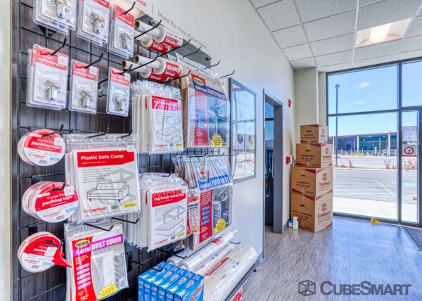 Facility photo: //images.sparefoot.com/medium/223454688350494bc6a.jpg