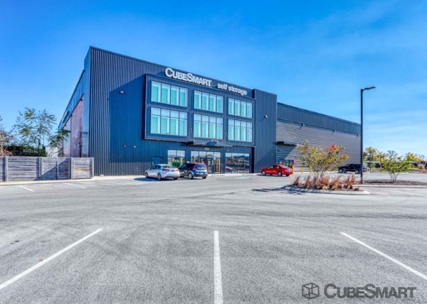 Facility photo: //images.sparefoot.com/medium/223454688b33f8c2574.jpg