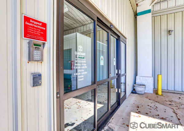 Facility photo: //images.sparefoot.com/medium/2234556943ca11a681f.jpg