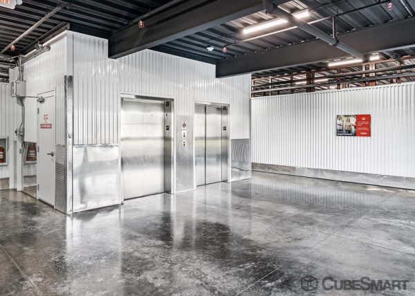 Facility photo: //images.sparefoot.com/medium/223459689456d035d55.jpg