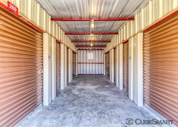 Facility photo: //images.sparefoot.com/medium/223498688b265368ebb.jpg
