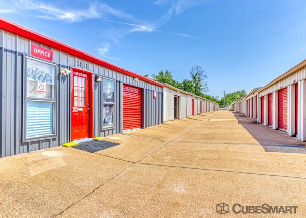 Facility photo: //images.sparefoot.com/medium/223498688c7164d7225.jpg