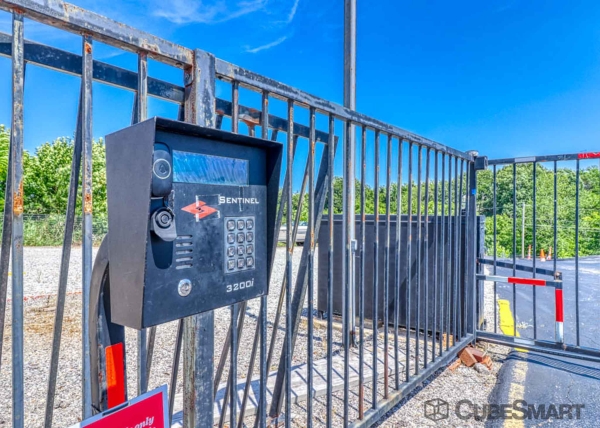 Facility photo: //images.sparefoot.com/medium/223498695f7435c8b5f.jpg