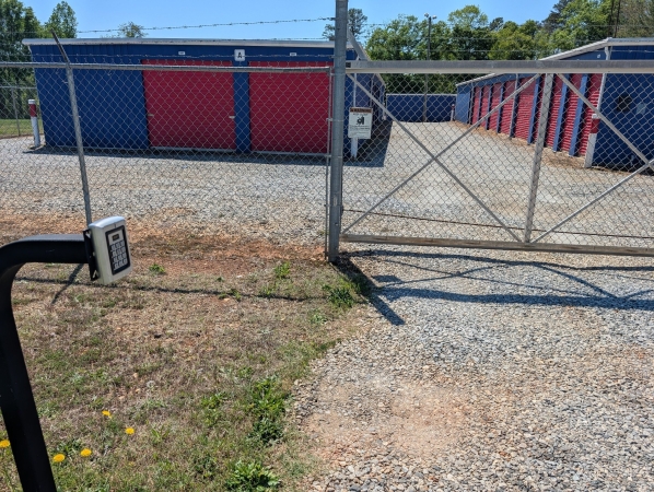 Facility photo: //images.sparefoot.com/medium/2236206a05c5a35cb45.jpg