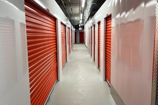 Facility photo: //images.sparefoot.com/medium/223656687b9b669742f.jpg