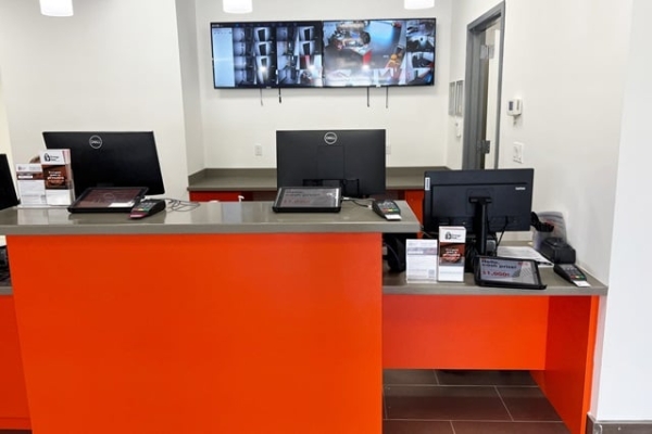 Facility photo: //images.sparefoot.com/medium/223656687b9b67604fc.jpg