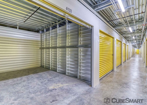 Facility photo: //images.sparefoot.com/medium/223704686f790c35d01.jpg