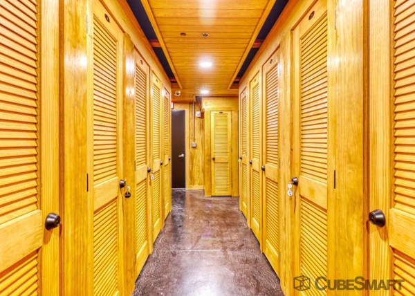 Facility photo: //images.sparefoot.com/medium/2237046979cc2757ae9.jpg