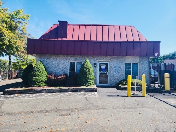 Storage Units at Storage Rentals of America - Alexandria - Eisenhower Ave - 4900 Eisenhower Ave