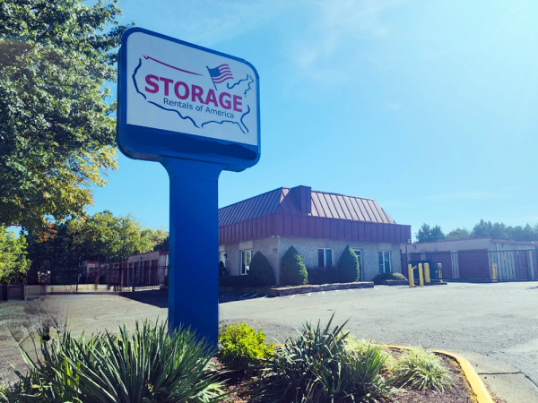Storage Units at Storage Rentals of America - Alexandria - Eisenhower Ave - 4900 Eisenhower Ave