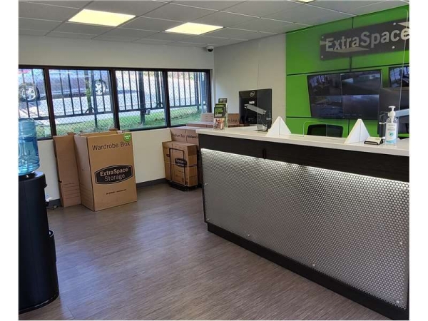 Facility photo: //images.sparefoot.com/medium/223768699432cce1295.jpg