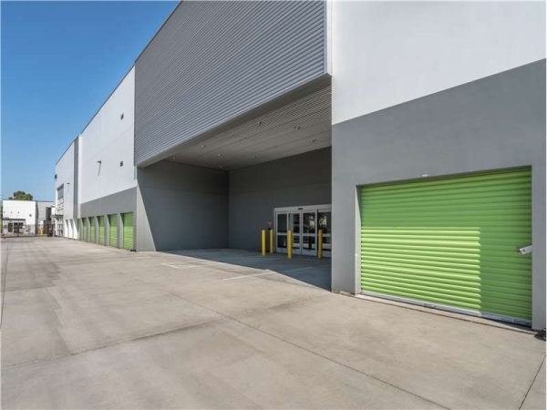 Facility photo: //images.sparefoot.com/medium/223768699432cd9bc2b.jpg