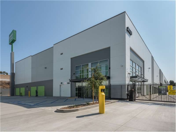 Facility photo: //images.sparefoot.com/medium/223768699432cf5175f.jpg