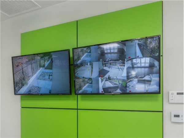 Facility photo: //images.sparefoot.com/medium/223768699432d0193c5.jpg