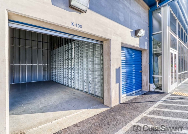 Facility photo: //images.sparefoot.com/medium/2237776894997722fb9.jpg