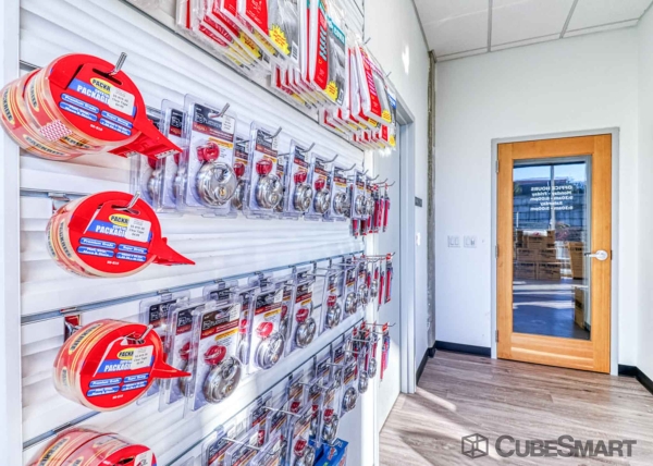 Facility photo: //images.sparefoot.com/medium/22377769034643f24eb.jpg