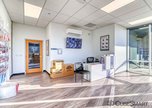 Facility photo: //images.sparefoot.com/medium/223777698b01cc25163.jpg