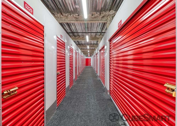 Facility photo: //images.sparefoot.com/medium/2237926890683768a21.jpg