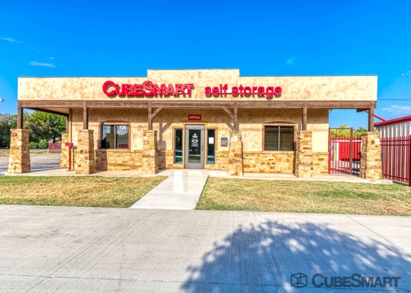 Storage Units at CubeSmart Self Storage - TX New Braunfels N Walnut Ave - 726 North Walnut Avenue