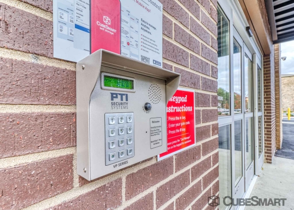 Facility photo: //images.sparefoot.com/medium/2238726903186769ef3.jpg