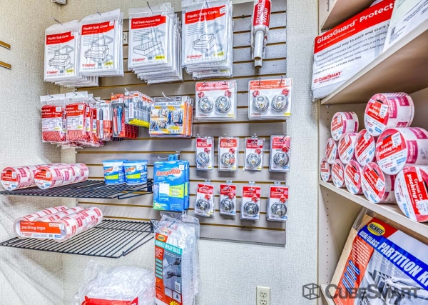 Facility photo: //images.sparefoot.com/medium/223879688332417000d.jpg