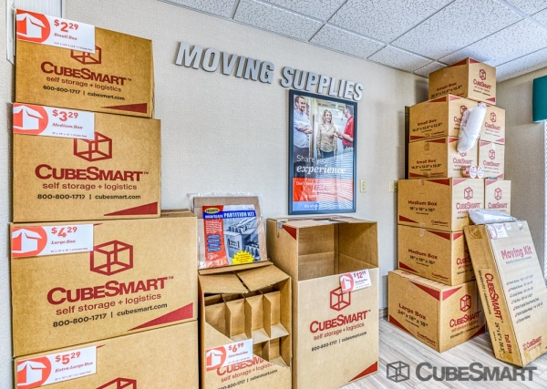 Facility photo: //images.sparefoot.com/medium/2238796985a1998b87e.jpg