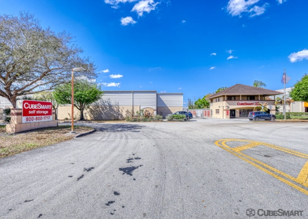 Facility photo: //images.sparefoot.com/medium/22387969ddebdac4a2a.jpg