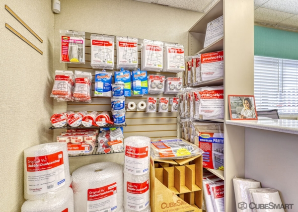 Facility photo: //images.sparefoot.com/medium/22387969e08e253b10a.jpg