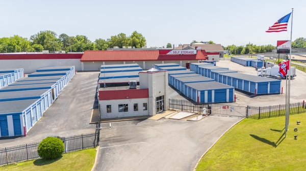 Facility photo: //images.sparefoot.com/medium/2238906896553455764.jpg