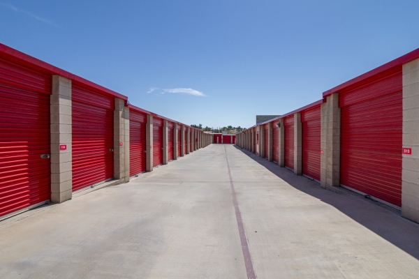 Facility photo: //images.sparefoot.com/medium/22389167eec67d8687c.jpg