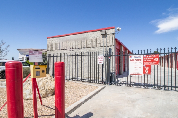 Facility photo: //images.sparefoot.com/medium/22389167eec7676f653.jpg