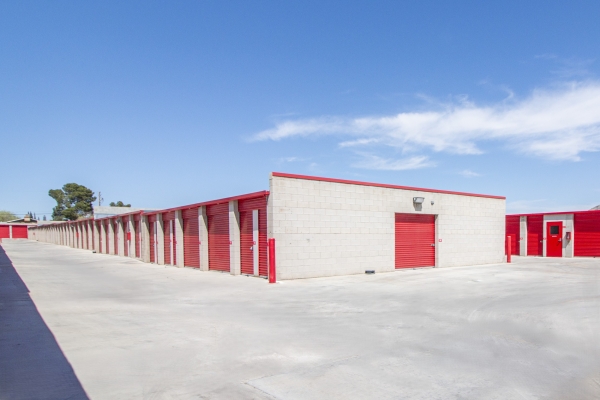 Facility photo: //images.sparefoot.com/medium/22389167eec7b649af3.jpg